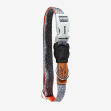 Cargar imagen en el visor de la galería, "Collar para perros mini Zee.Dog Reebok Suede talla XS de gamuza ultra suave con hebilla de seguridad - La Mascotería de Andrea"