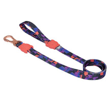 Cargar imagen en el visor de la galería, "Correa para perros pequeños Zee.Dog Reebok Court Dog Leash talla S con diseño deportivo clásico y mosquetón ligero - La Mascotería de Andrea"