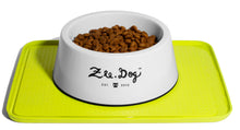 Cargar imagen en el visor de la galería, ZeeMat Lime es una alfombra para colocar el plato de comida de su perro