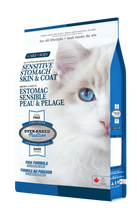 Cargar imagen en el visor de la galería, "Saco de alimento Oven-Baked Tradition Grain Free Cat Skin &amp; Coat sabor Pescado de 2,27 kg, ideal para gatos con sensibilidad alimentaria.
