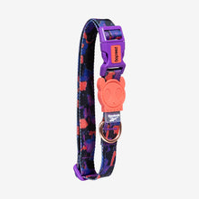 Cargar imagen en el visor de la galería, "Collar para perros pequeños Zee.Dog Reebok Court talla S con diseño inspirado en tenis clásico y cierre de seguridad - La Mascotería de Andrea"
