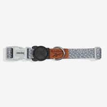 Cargar imagen en el visor de la galería, "Collar para perros mini Zee.Dog Reebok Suede talla XS de gamuza ultra suave con hebilla de seguridad - La Mascotería de Andrea"

