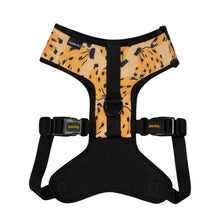 Cargar imagen en el visor de la galería, Arnés Zee.Dog Air Mesh modelo Bossa Banana, ligero y transpirable, con estampado de plátanos y cierre seguro, talla L.
