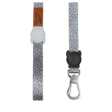 Cargar imagen en el visor de la galería, "Correa para perros mini Zee.Dog Reebok Suede Dog Leash talla XS extra ligera con acabado en gamuza - La Mascotería de Andrea"
